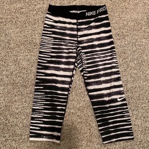 Nike pro crop leggings